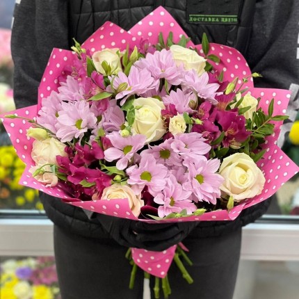 Букет "Лабиринт страсти" из роз и хризантем с доставкой в по Андреевке